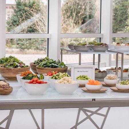 The Westin Grand Munich Ξενοδοχείο Εξωτερικό φωτογραφία A salad bar