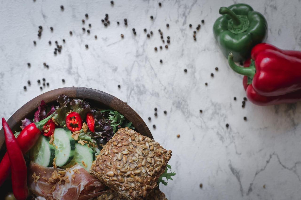 The Westin Grand Munich Ξενοδοχείο Εξωτερικό φωτογραφία A salad with bell peppers