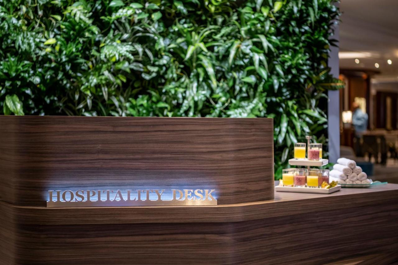 The Westin Grand Munich Ξενοδοχείο Εξωτερικό φωτογραφία The reception desk at the L'OCCITANE Spa at the Mandarin Oriental, Munich