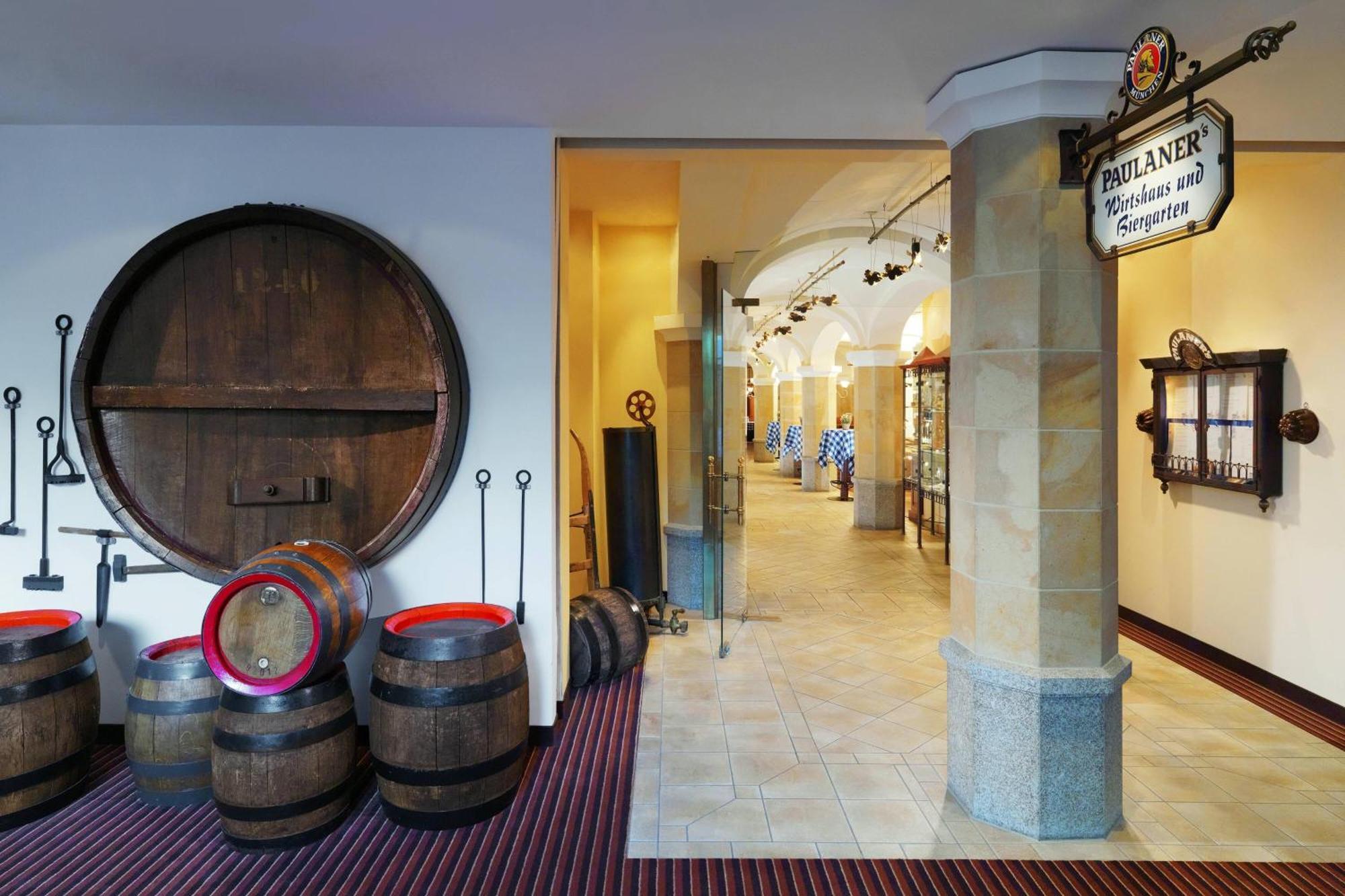 The Westin Grand Munich Ξενοδοχείο Εξωτερικό φωτογραφία The wine museum