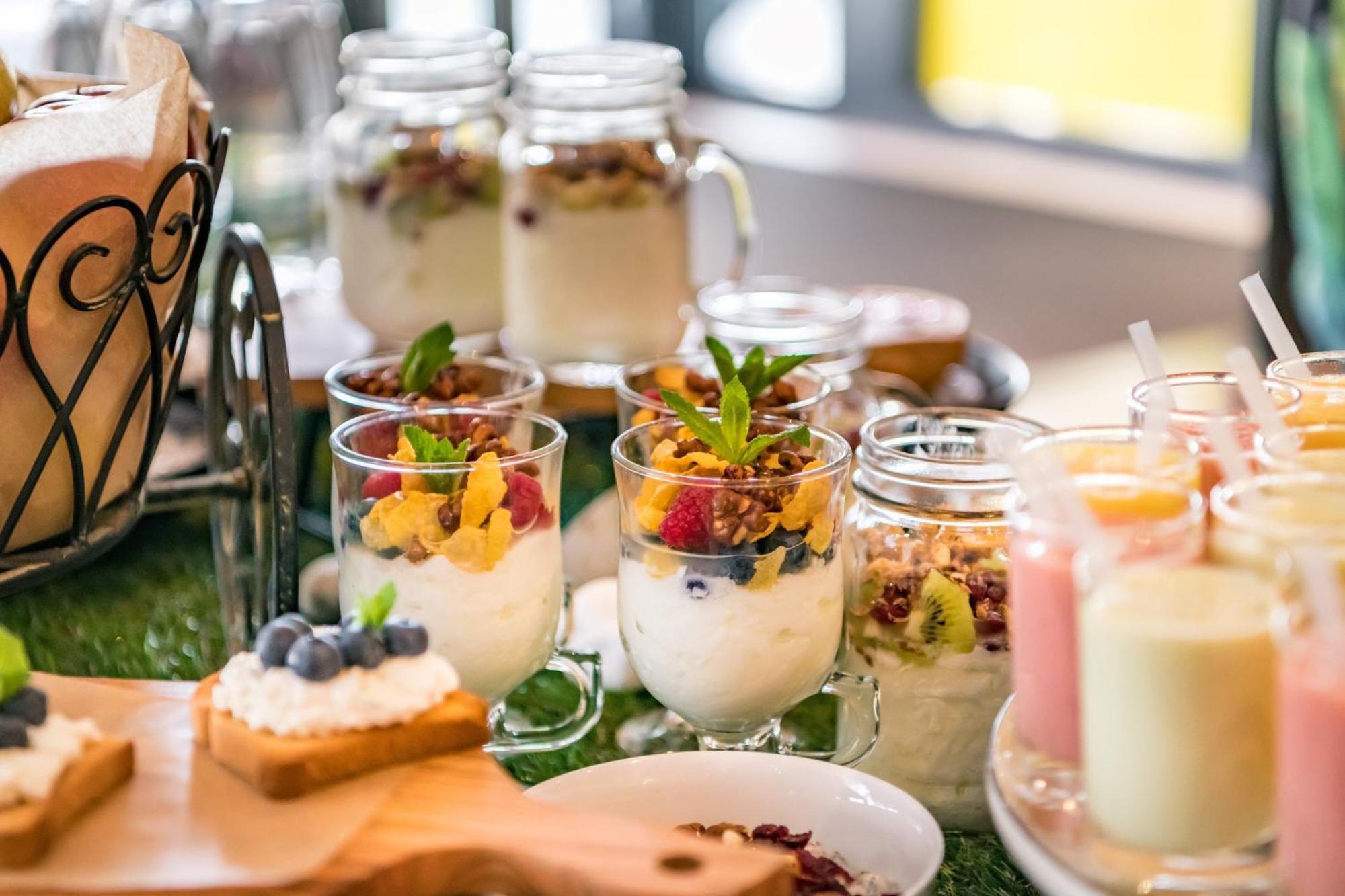 The Westin Grand Munich Ξενοδοχείο Εξωτερικό φωτογραφία Fruit and yogurt parfait