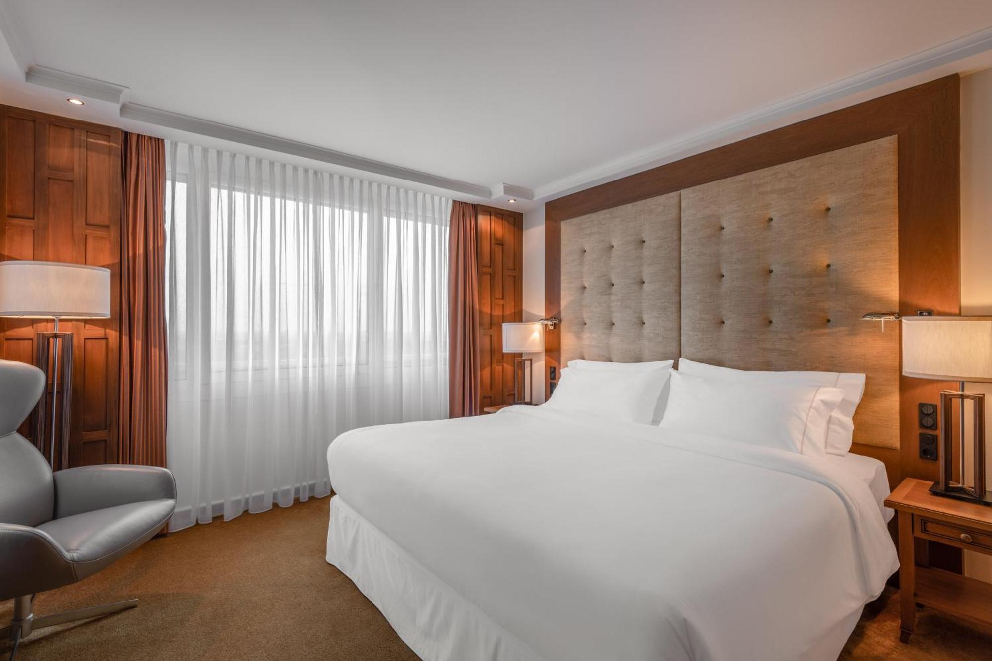 The Westin Grand Munich Ξενοδοχείο Εξωτερικό φωτογραφία A guest room at the hotel
