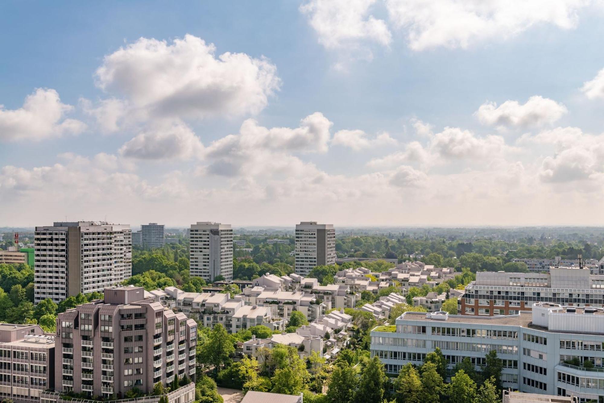 The Westin Grand Munich Ξενοδοχείο Εξωτερικό φωτογραφία Overlooking the town of Markham