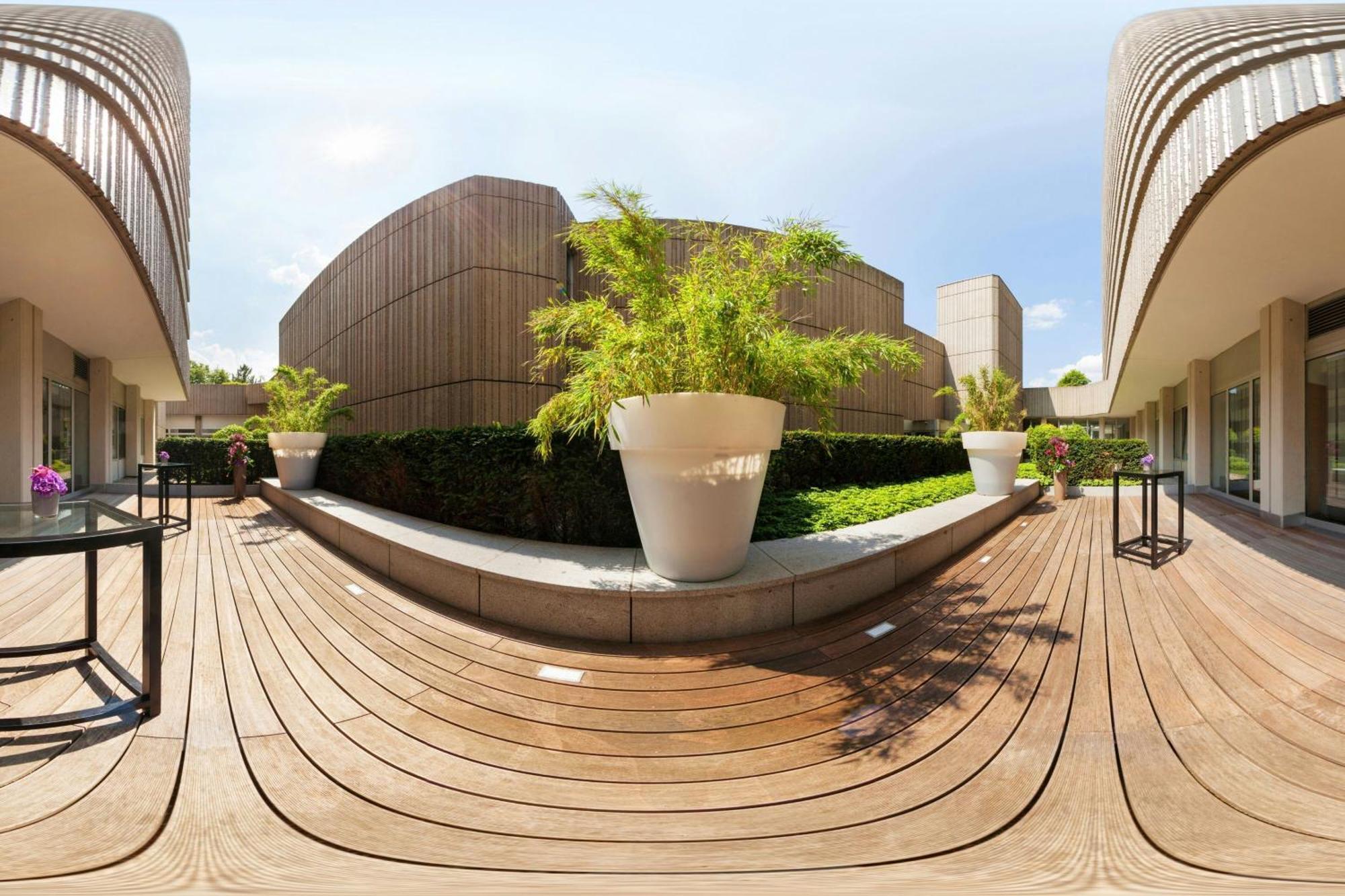 The Westin Grand Munich Ξενοδοχείο Εξωτερικό φωτογραφία A 360° panorama of the courtyard of the National Museum of Singapore.