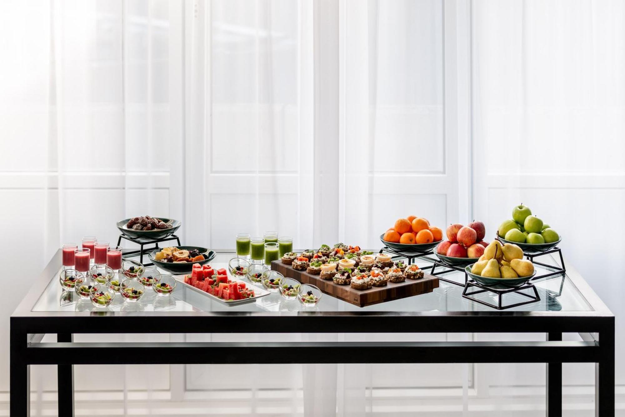 The Westin Grand Munich Ξενοδοχείο Εξωτερικό φωτογραφία A buffet