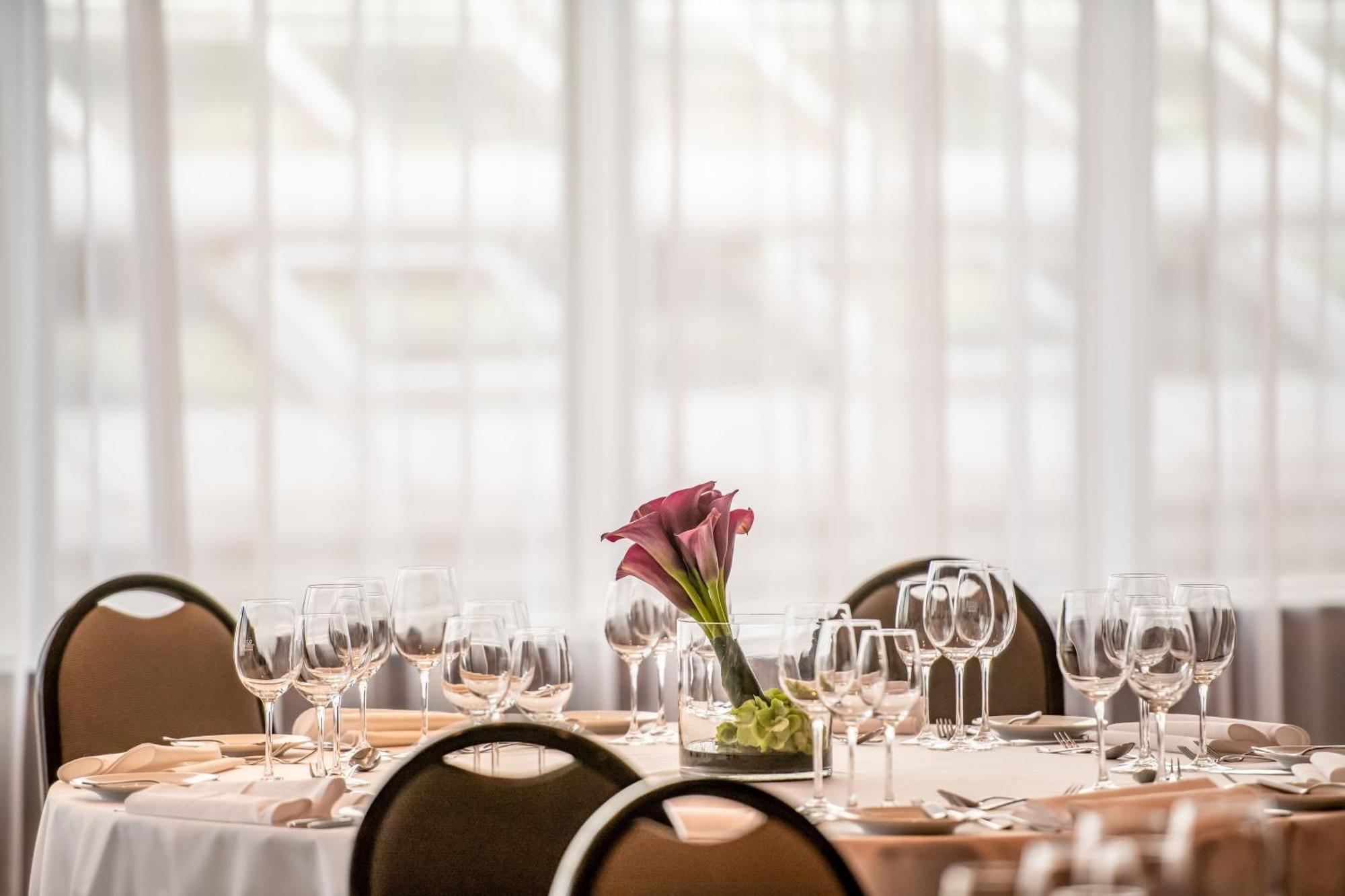 The Westin Grand Munich Ξενοδοχείο Εξωτερικό φωτογραφία The ballroom at the hotel